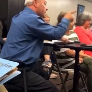 Washbunr points finger at Alderman Klutts
